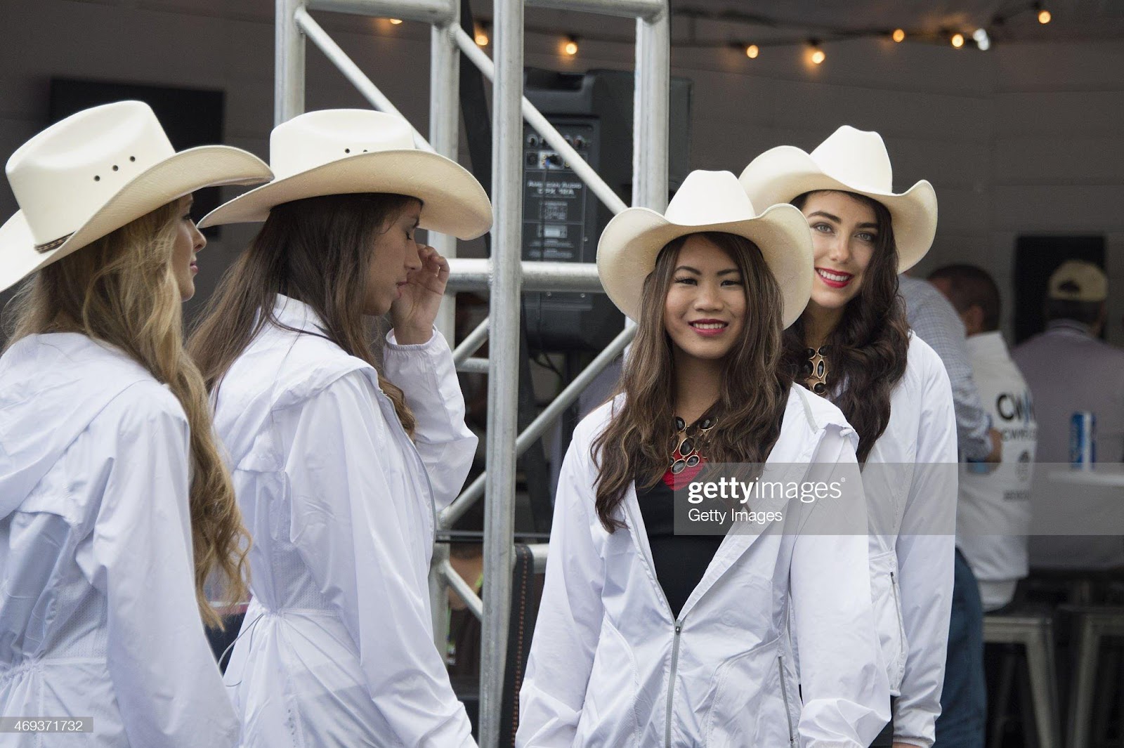 D:\Documenti\posts\posts\Women and motorsport\foto\Getty e altre\the-grid-girls-pose-in-paddock-during-the-motogp-red-bull-us-grand-picture-id469371732.jpg