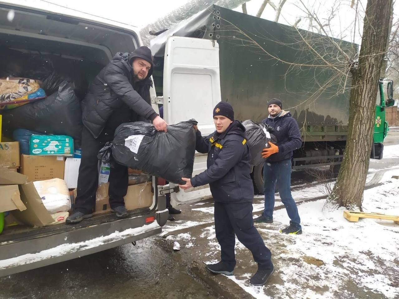 Волонтеры со всей Украины помогают пострадавшим от российской агрессии районам нашей страны