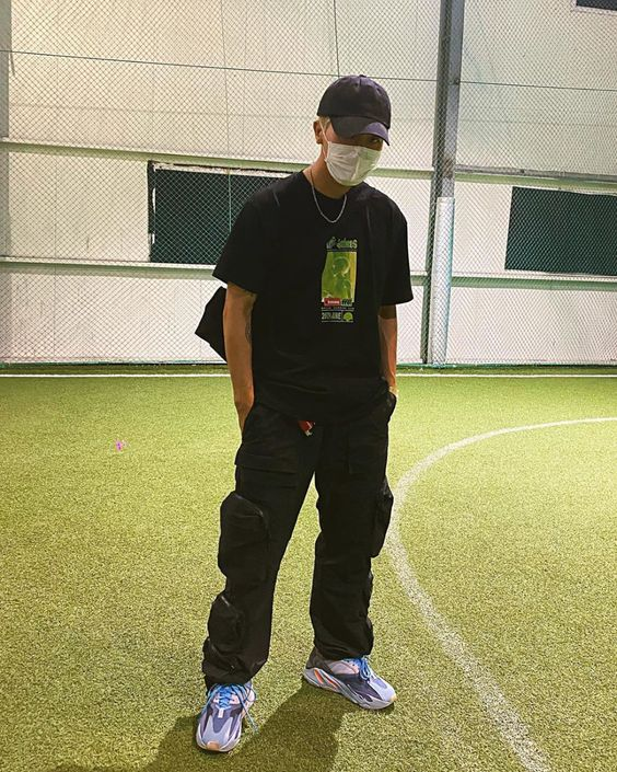 Phối thêm một đôi Sneaker tự tin dạo phố