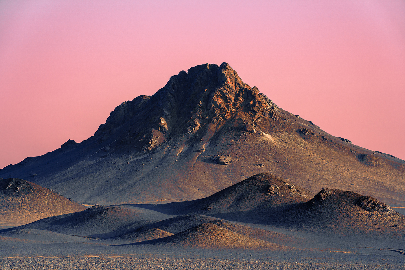 Black gobi color Gobi Desert no man's land Qinghai 黑独山