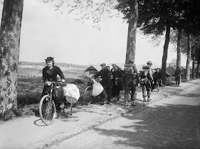 File:British troops and Belgian refugees on the Brussels-Louvain road, 12 May 1940. F4422.jpg