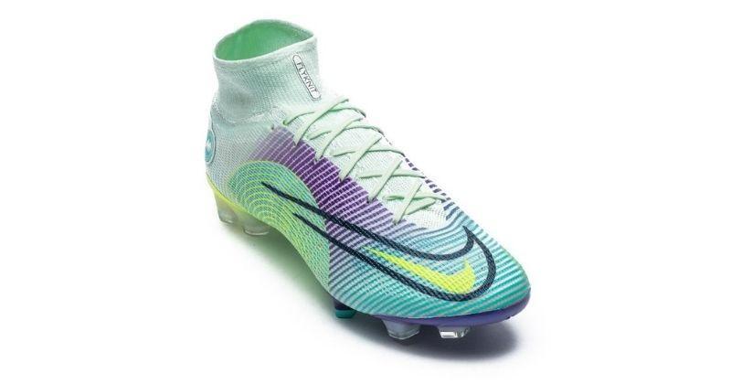 sepatu bola termahal