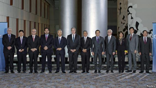 各国参加谈判跨太平洋贸易伙伴协议的贸易部长们在美国乔治亚州亚特兰大市合影(2015年10月1日)