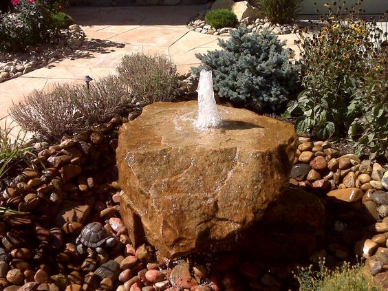bubbling-rock-outdoor-water-feature