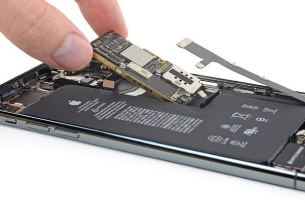 Thay ổ cứng iPhone XS chính hãng giá rẻ tại Hà Nội