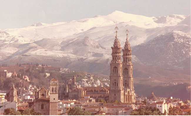 Este sería el aspecto que tendría la Catedral de Granada, de haber sido acabada según el proyecto ideado por Diego de Siloe en 1528. Dibujo y fotomontaje de Juan López Fernández/ Gabilondis.