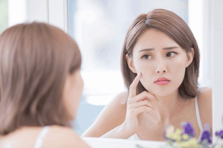 Sử dụng những loại mỹ phẩm chính hãng và chuyên dụng cho da mụn