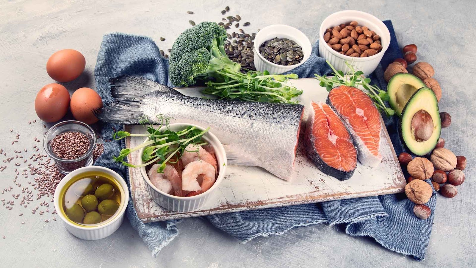 A variety of foods reich in Omega 3