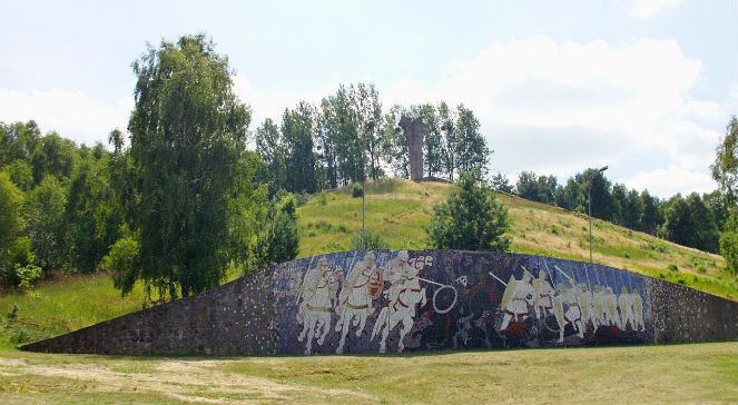 Zbudowany w 1972 roku pomnik bitwy pod Cedynią fot. WikipediaccDramburg.