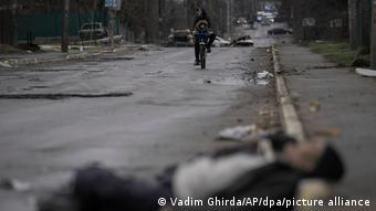 Ukraine | Leichen auf der Straße in Bucha