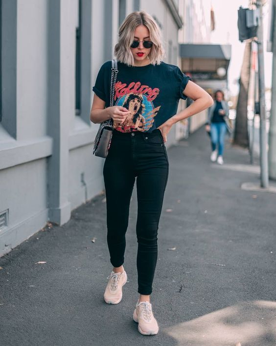 Khoe dáng siêu xinh bên cạnh quần Skinny Jeans và áo thun Unisex