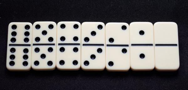 Os dominós formam a sequência 6,5,4,3,2,1,0.