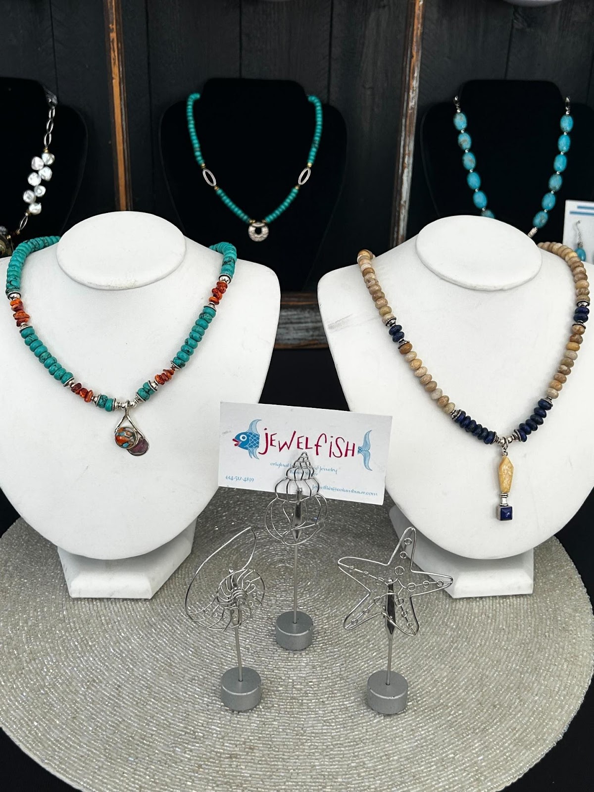 A group of necklaces on display

Description automatically generated