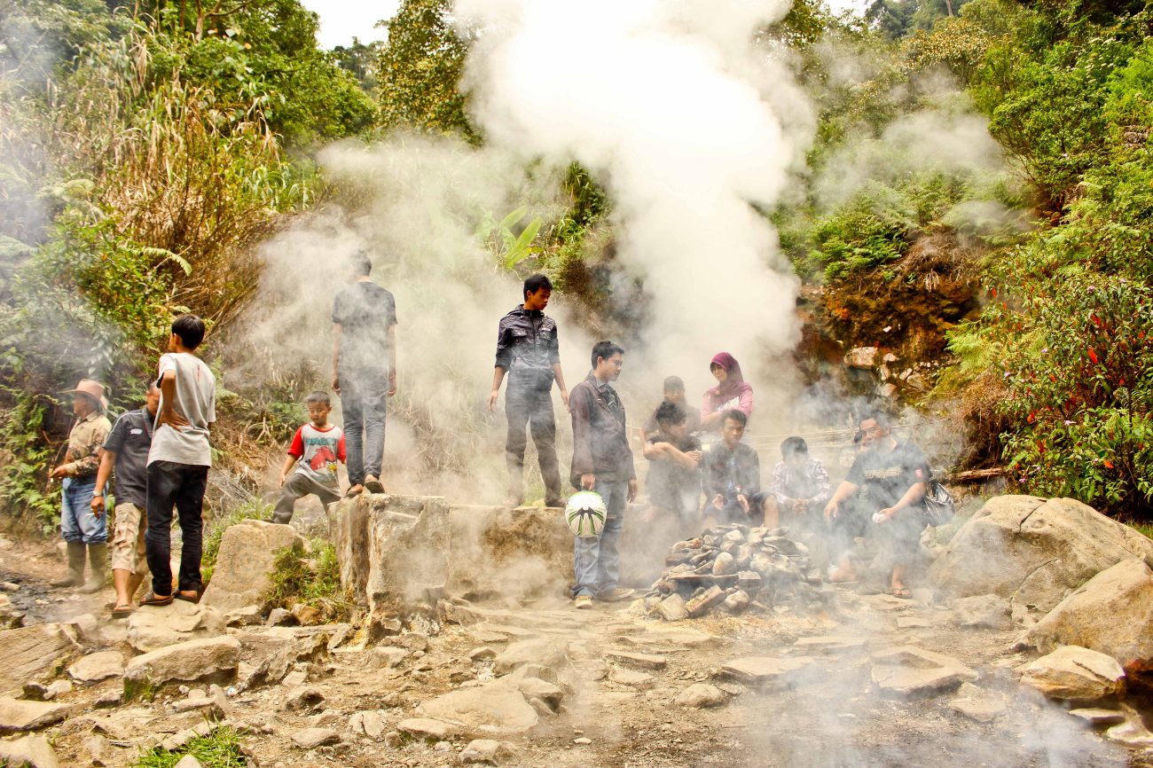 Danau Uap Kawah Kamojang