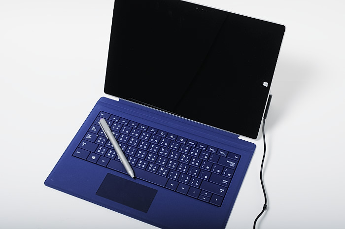 This image shows that the purple laptop and his pen.