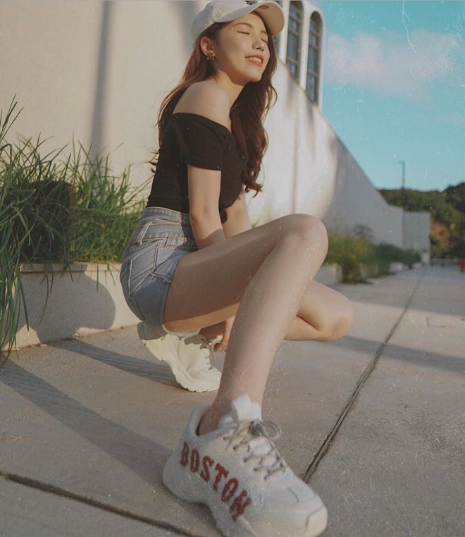 Giày MLB nữ phối quần sooc kiểu trẻ trung