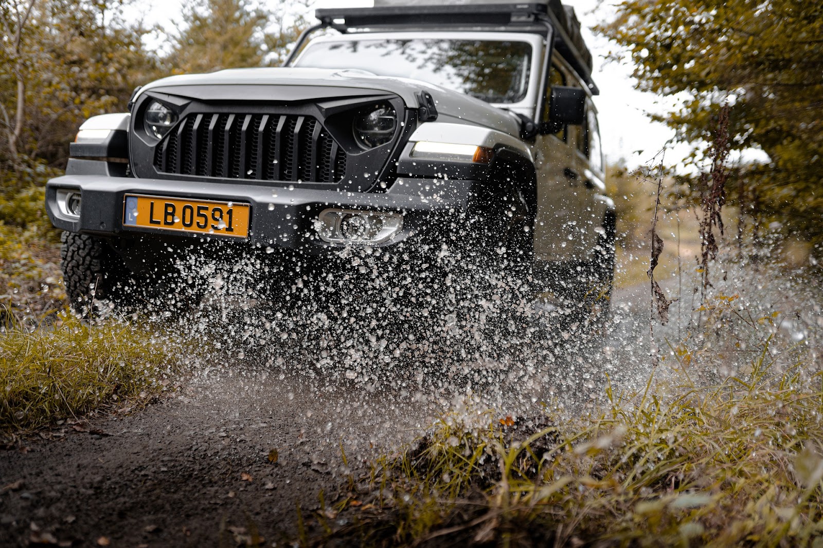 jeep wrangler going off-road