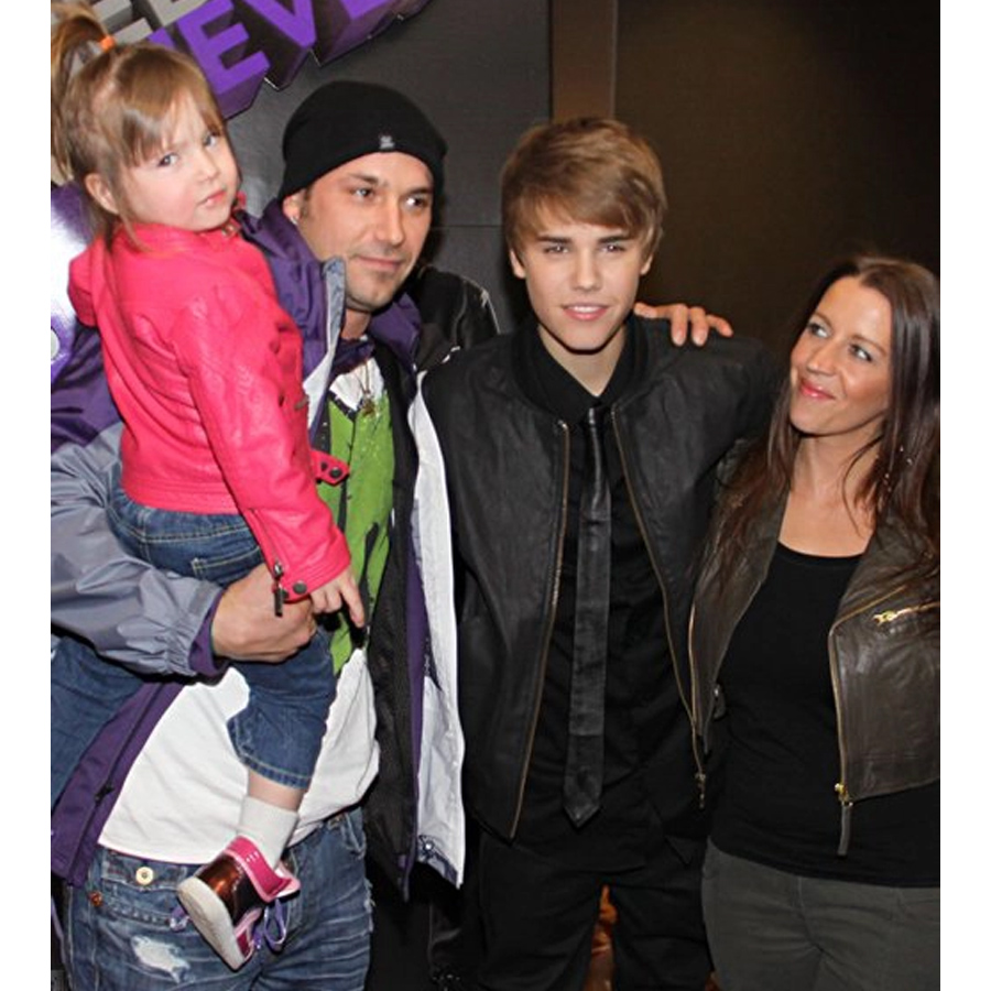 Justin Bieber shows off his family