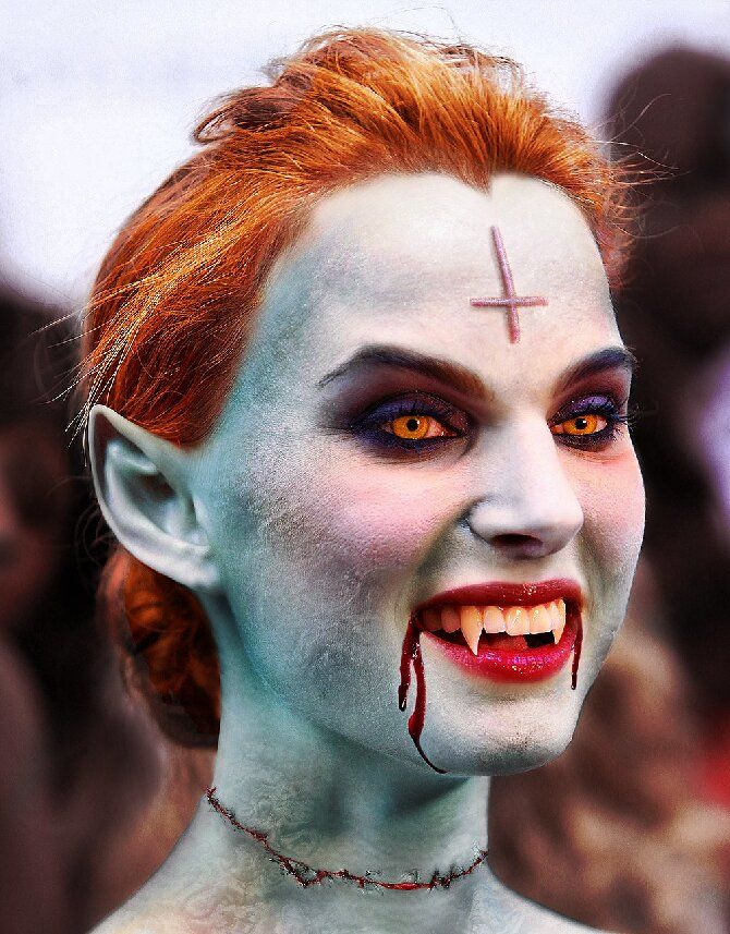 Bis zum letzten Blutstropfen: das coolste Halloween Vampir Make-up, das du ganz einfach zu Hause machen kannst