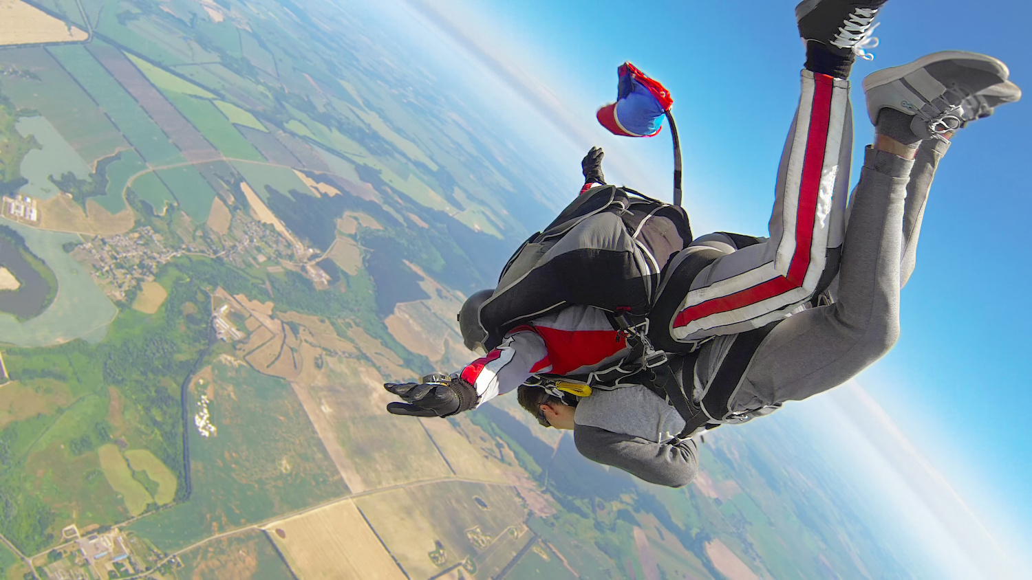 推薦到紐西蘭跳傘一嘗60秒自由落體的極限體驗