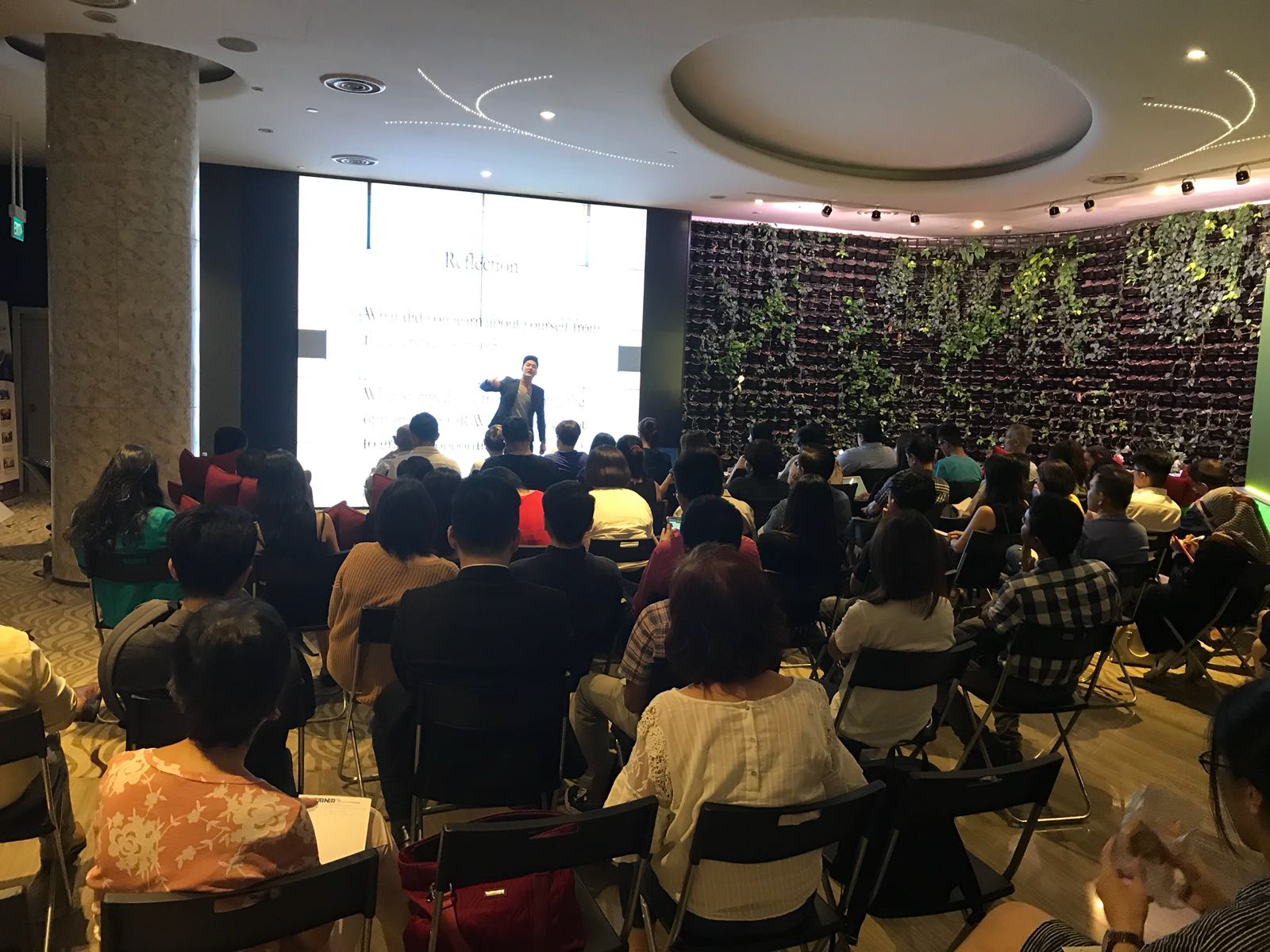 Alaric Ong giving a speech to 80 people Alaric Ong conducint a seminar to 80 people