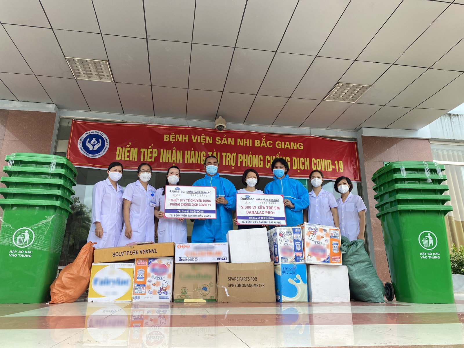 DAMO Group và nhãn hàng Danalac tặng sữa và thiết bị y tế chuyên dùng cho bệnh viện Sản Nhi Bắc Giang - “điểm nóng” về dịch COVID-19