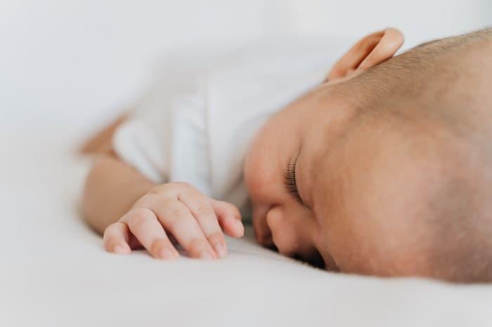 Barriga para dormir de los recién nacidos