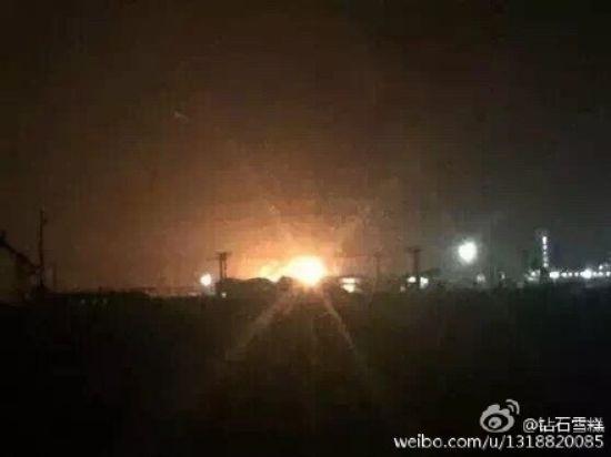 山东东营市河口区一家化工厂爆炸 声音很大