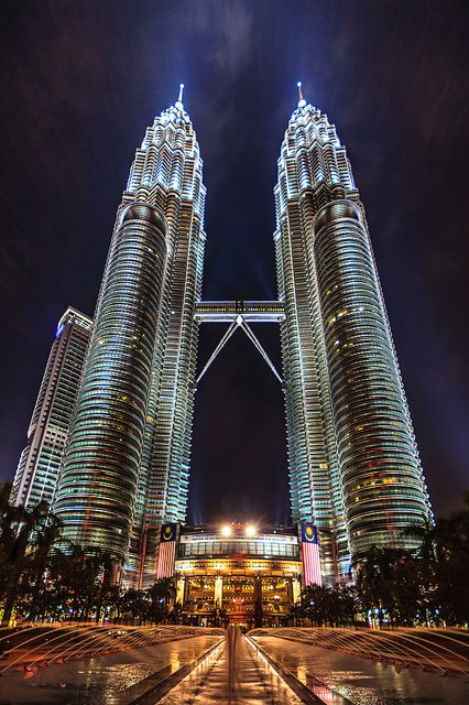 Petronas Twin Towers in Kuala Lumpur, Malaysia Beautiful highlight of our trip, mall and restaurants to enjoy.: 