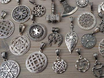 Амулет. Подробное описание экспоната, аудиогид, интересные факты. Официальный сайт Artefact