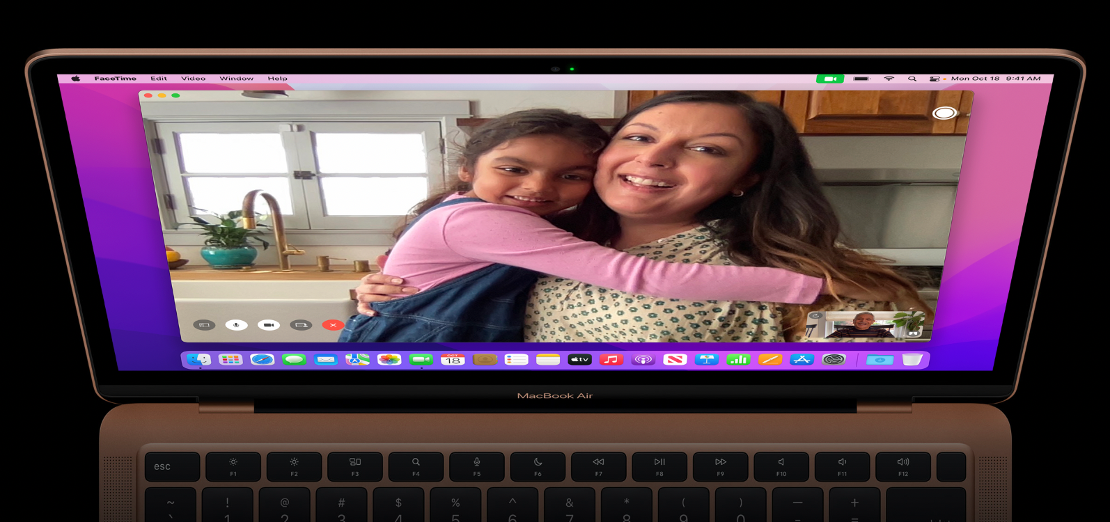 Hệ thống camera và âm thanh của MacBook Air M1 tạo ra trải nghiệm gọi video chân thực.