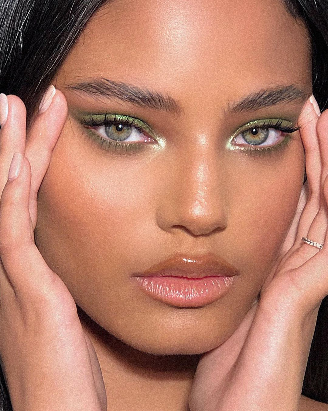 Shimmery Green Eye Makeup