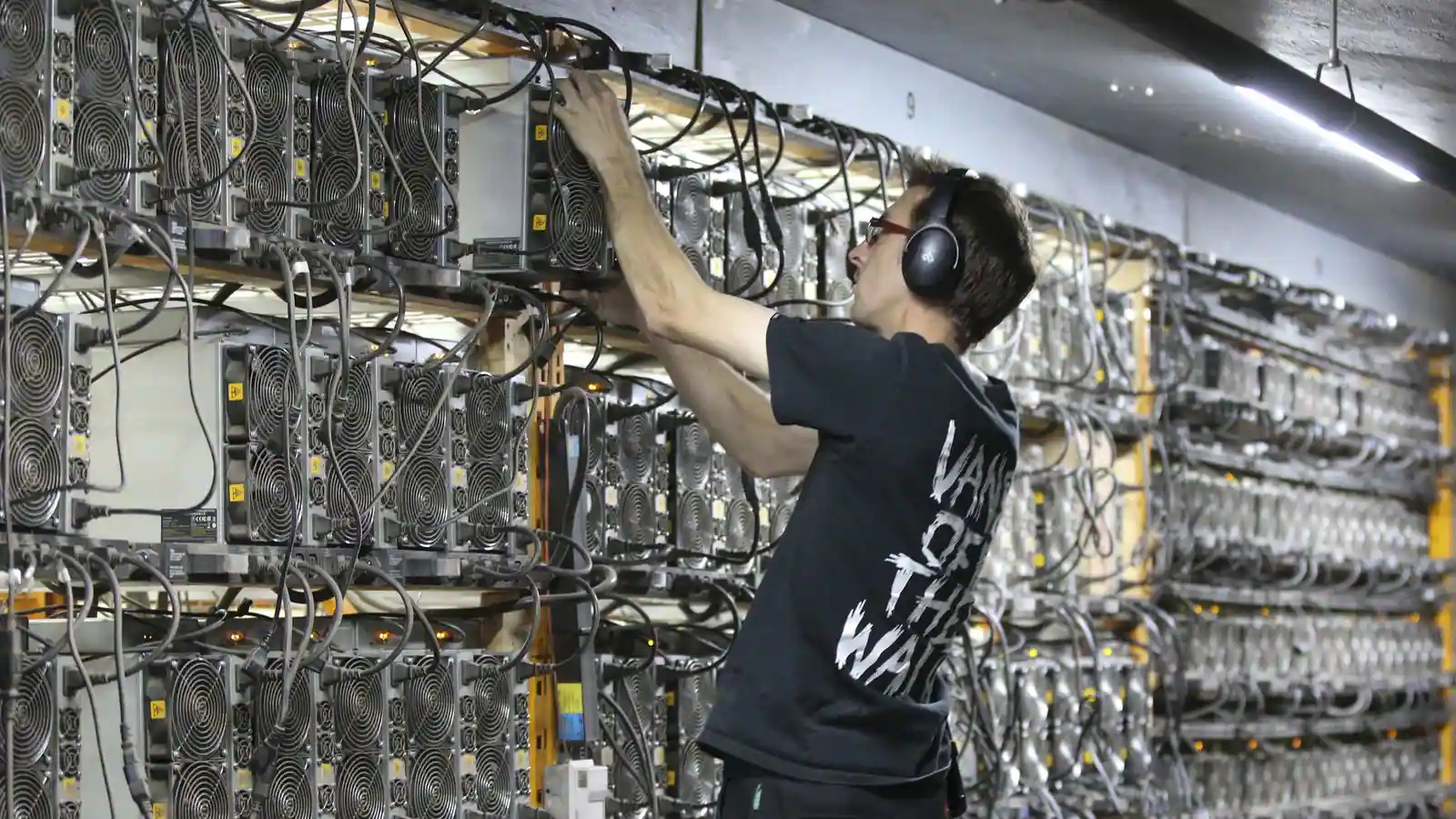 Hut 8 mining facility with thousands of cores processing computational power.
