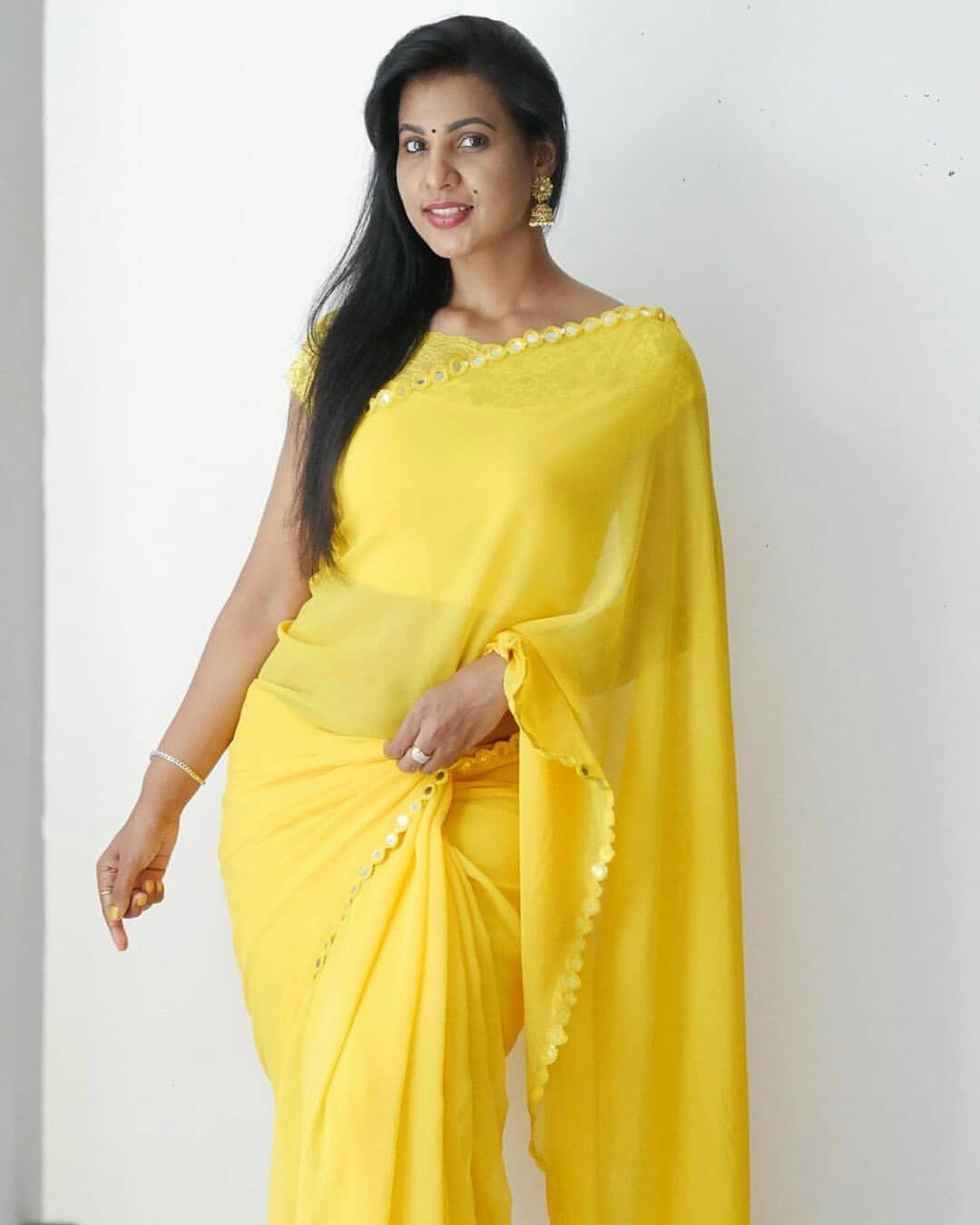 Shanaya Shaanu Yellow Saree Stills Actress Trends