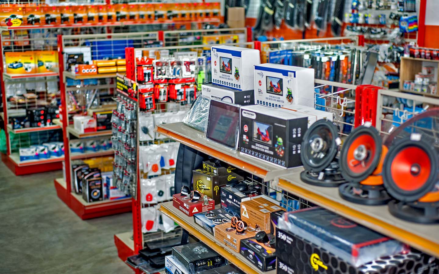 магазины автомагнитол в Абу-Даби предлагают различные информационно-развлекательные системы