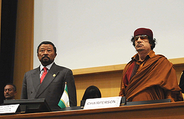 Jean-Ping-et-Mouammar-Kadhafi.jpg