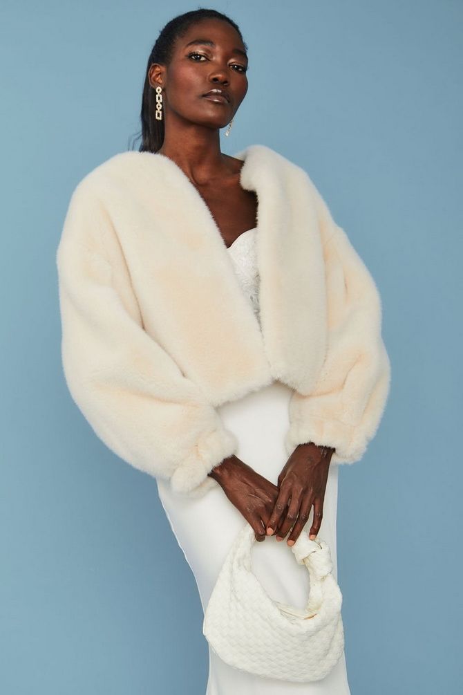 How to wear a faux fur jacket in style 15