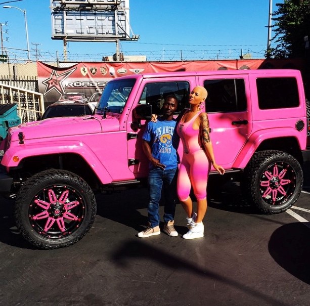 Amber-Rose-Turns-Her-Jeep-Wrangler-Pink-1.jpg