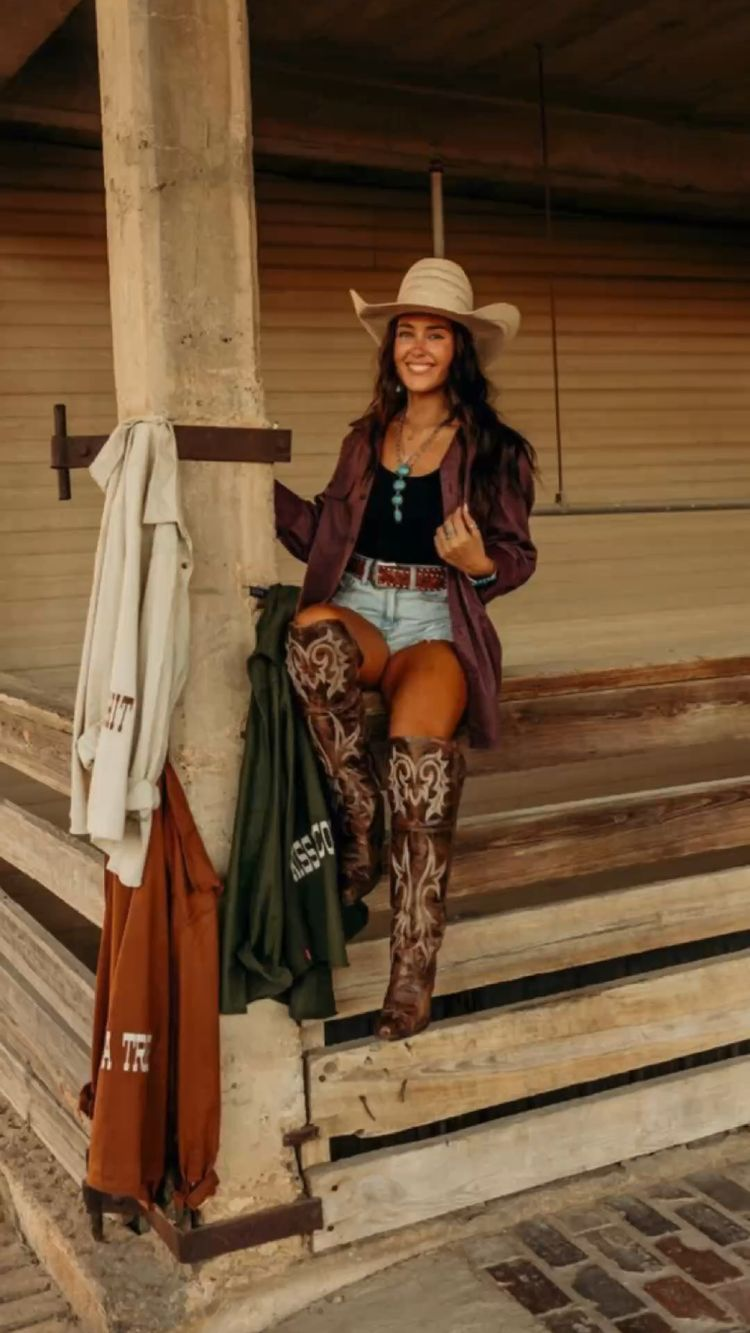 A woman pulls off cowgirl outfit ideas with a cowboy hat