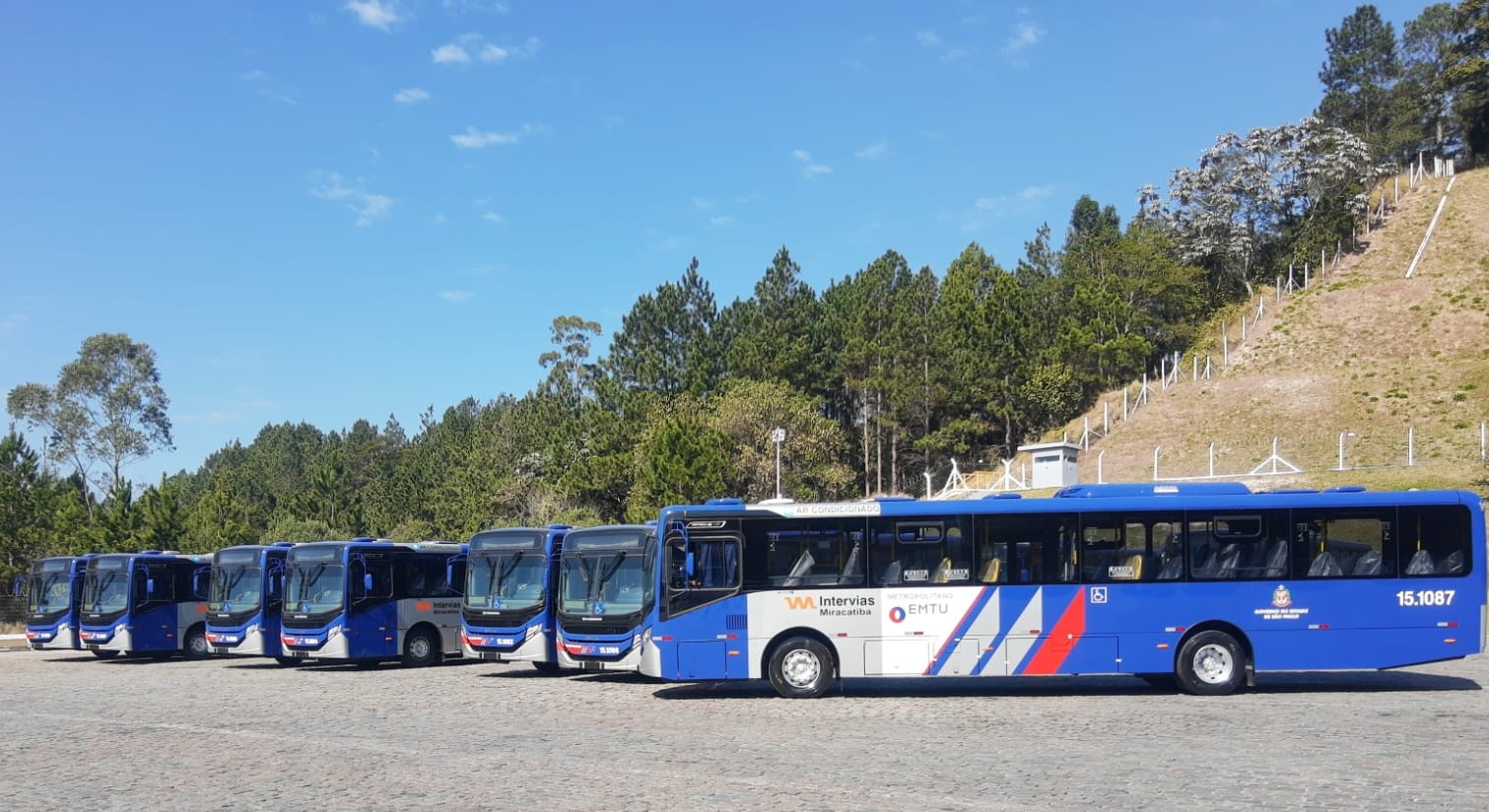 EMTU  Imprensa - Passageiros do Terminal Carapicuíba recebem ação