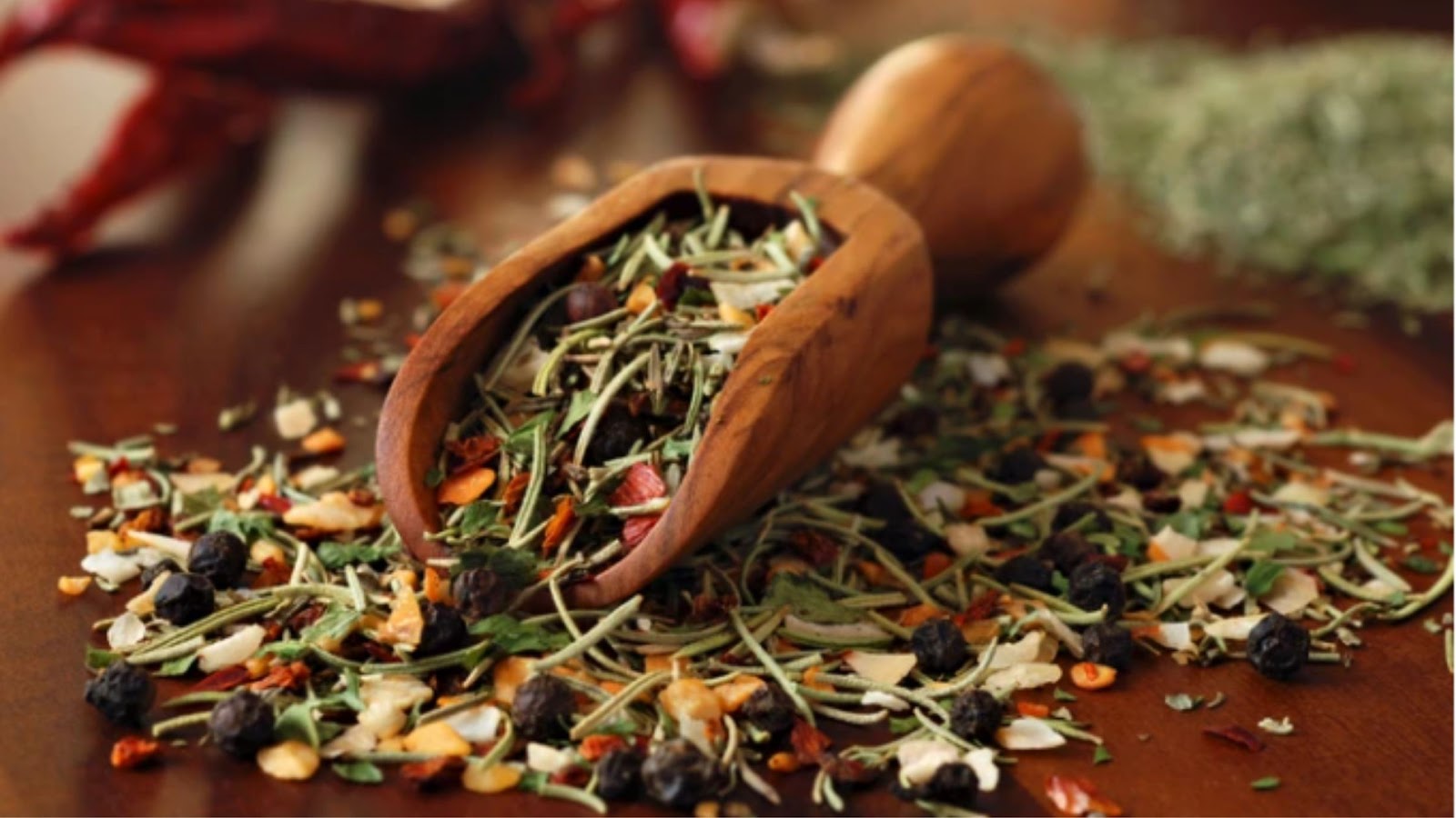 7 Most Popular Italian Herbs and Spices & How to Use Each