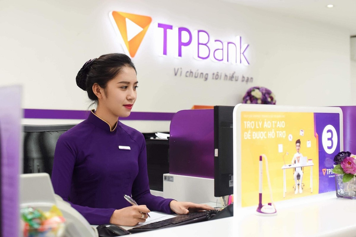 Hình ảnh đồng phục áo dài ngân hàng TP Bank
