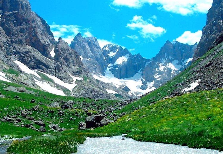7 ที่เที่ยวจอร์เจีย ประเทศเล็กๆ อุดมด้วยธรรมชาติ ไปพักผ่อนได้แบบชิลๆ 4.เทือกเขาคอเคซัส (Caucasus Mountains)