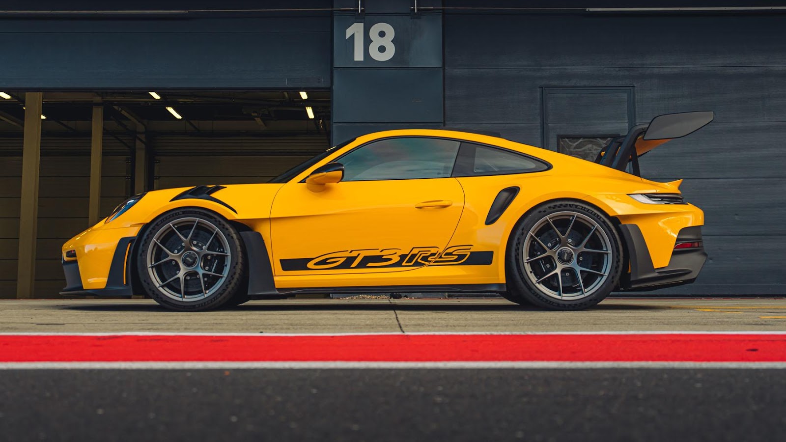 Porsche 911 GT3 RS profile