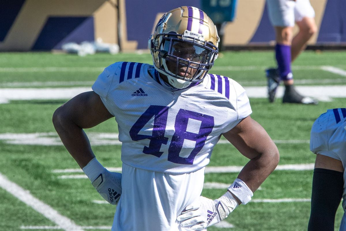 Ulofoshio Remains a Top LB Even After His Injury and Recovery Phase: Pro Football Focus has named Ulofoshio the best linebacker in the country 