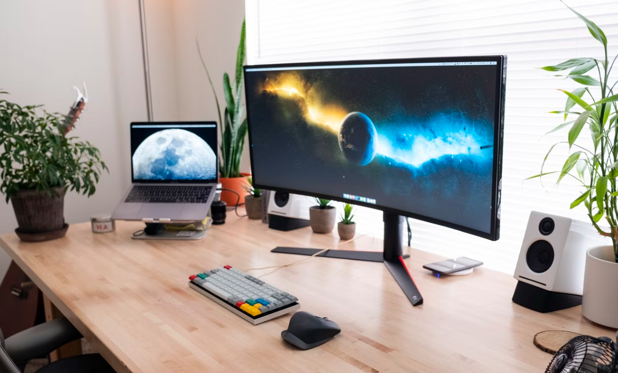 Are Curved Monitors Overrated? Pros & Cons | WolfofDesk