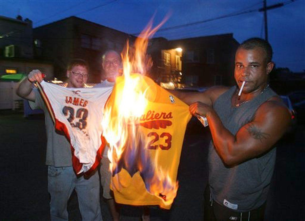 Cleveland Cavaliers fans burn LeBron James jerseys (video) - masslive.com