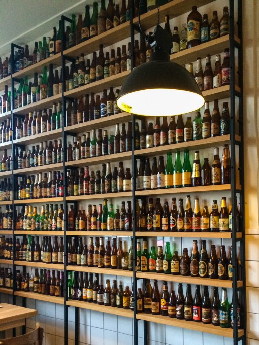 Cervejarias em Amsterdam - Vai dizer que uma parede dessas não ia ficar massa na sua churrasqueira?