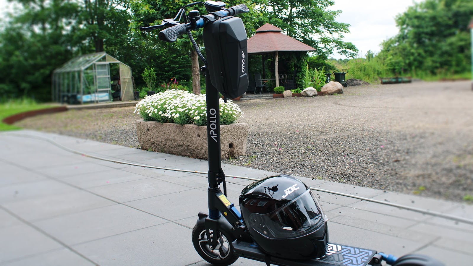 5 must-have electric scooter accessories, electric scooter helmet