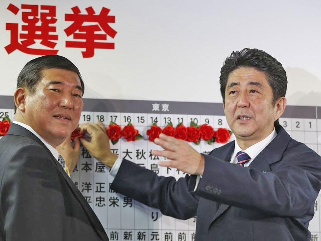 Shinzo Abe và Shigeru Ishiba.jpg